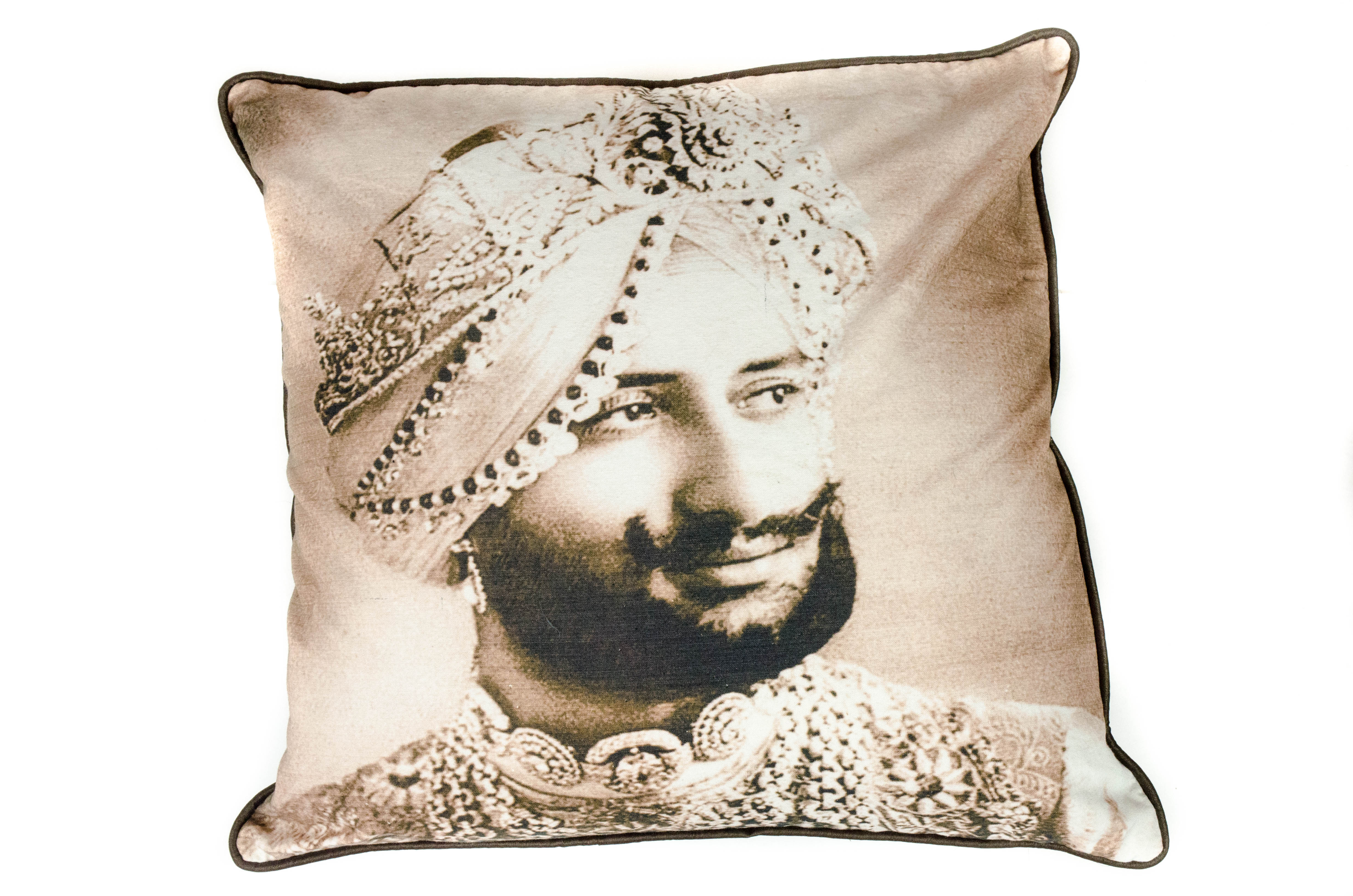 ACCENT CUSHIONS