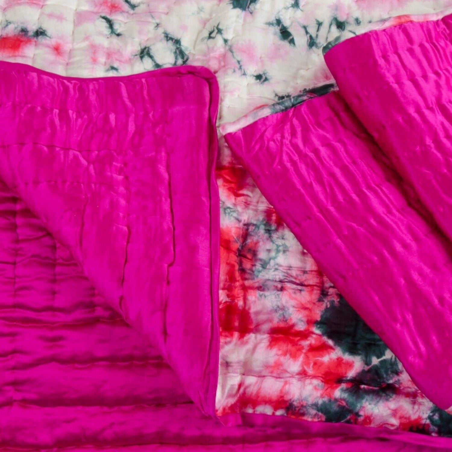 Magenta Silver Silk Tie Dye Quilt