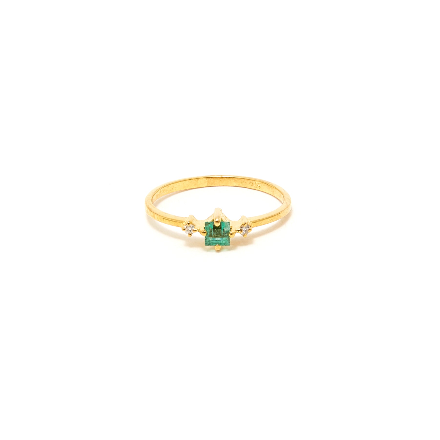 Petit Jai Emerald Diamond One Ring