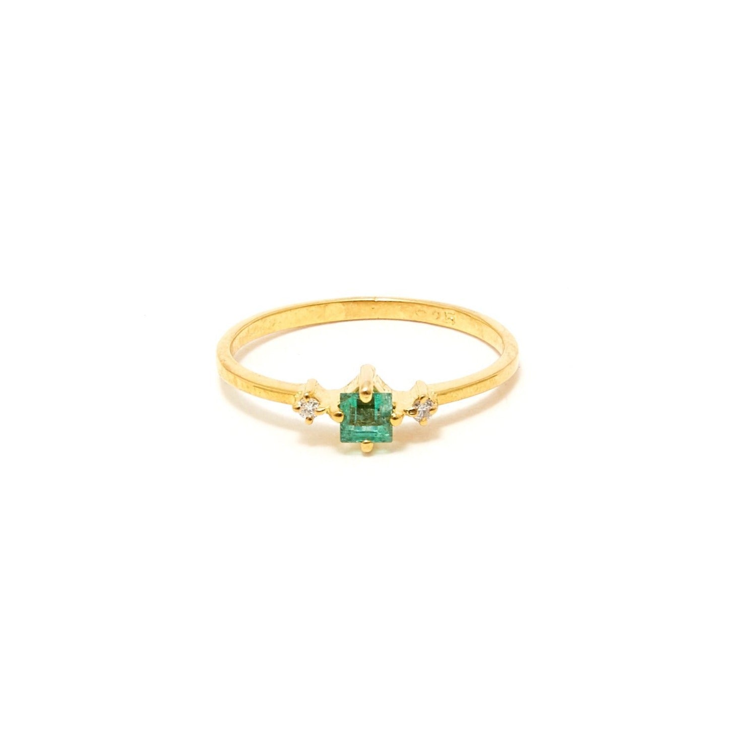 Petit Jai Emerald Diamond One Ring